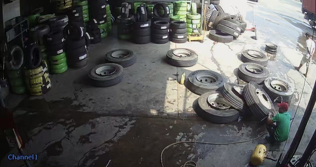 ĐỊA ĐIỂM THAY LỐP XE Ô TÔ CONTAINER Ở ĐÂU TỐT NHẤT?